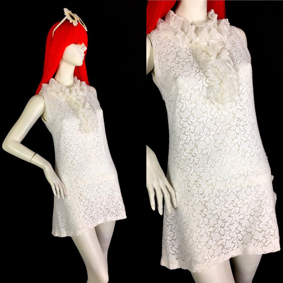 1960s ruffled lace mini dolly mini dress / Ruffle / Sharon Tate / Mod / Go Go