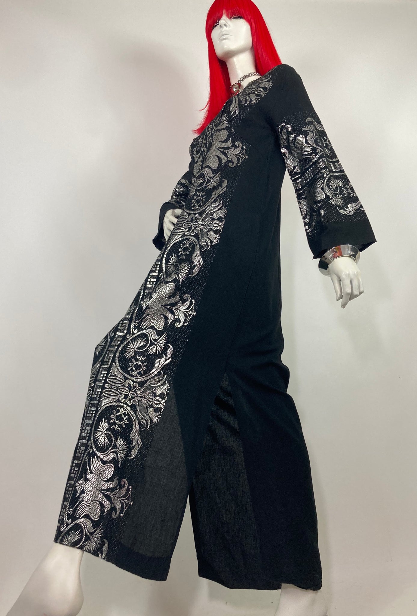 1960s vintage silver & black kaftan / Hippie / Festival / Woodstock / Top of the Shops Boutique 1960s vintage silver & black kaftan / Hippie / Festival / Woodstock / Top of the Shops Boutique