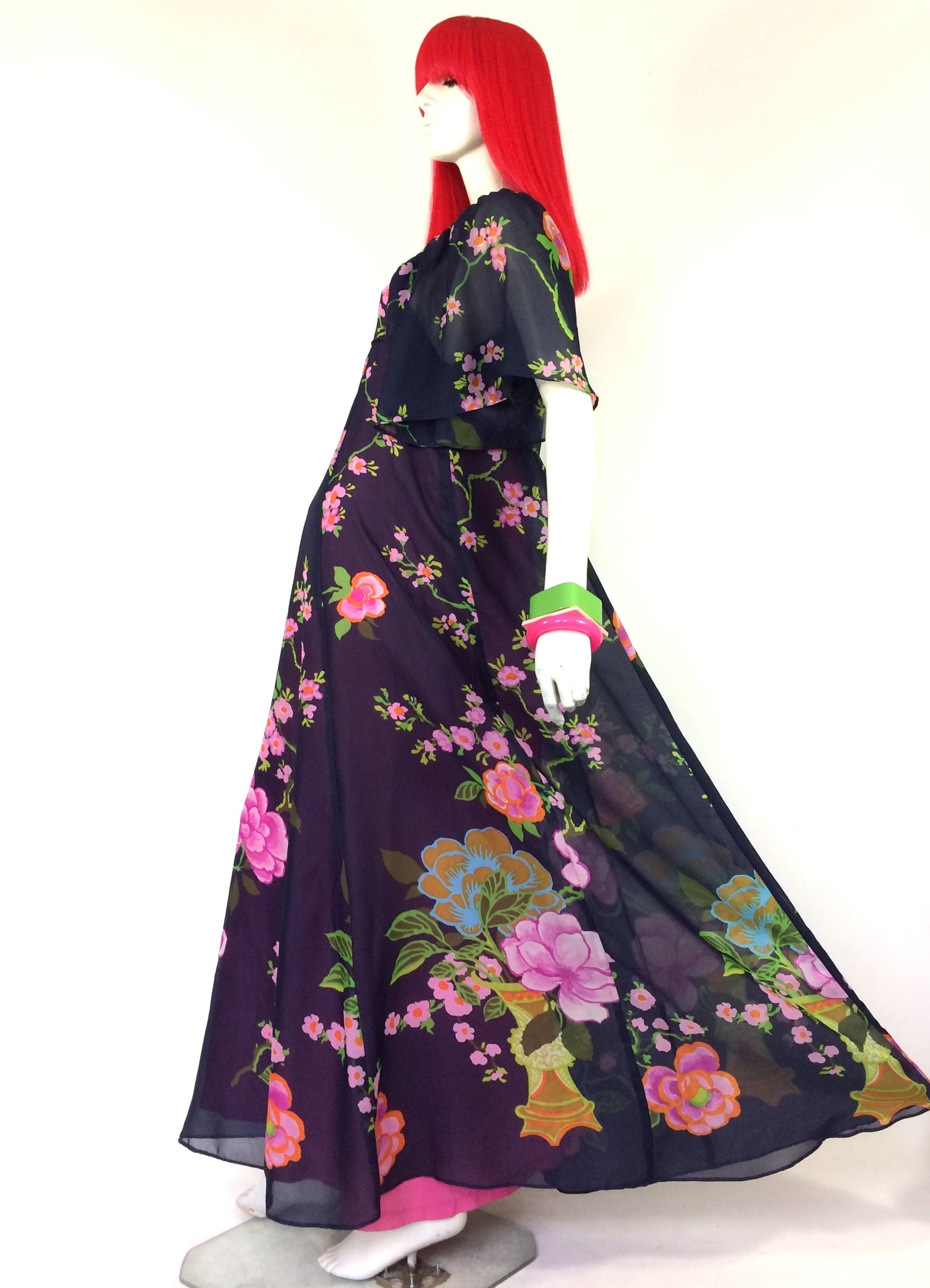 1960s vintage Simon Ellis flower power maxi dress / Hippie Festival / Top of the Shops Boutique 1960s vintage Simon Ellis flower power maxi dress / Hippie Festival / Top of the Shops Boutique